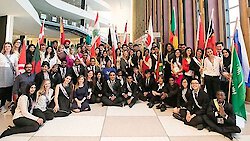 Jugendliche aus 41 Nationen bei 13. Internationaler Menschenrechtsgipfel